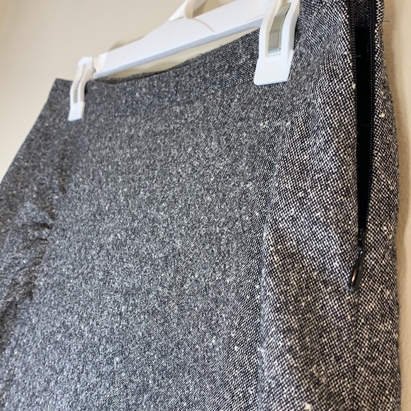 Banana Republic 6 ITALY MADE Wool Silk Blend Skirt. - Picture 4 of 9